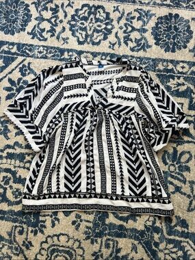 Old Navy Black & White Geometric Peasant Tunic